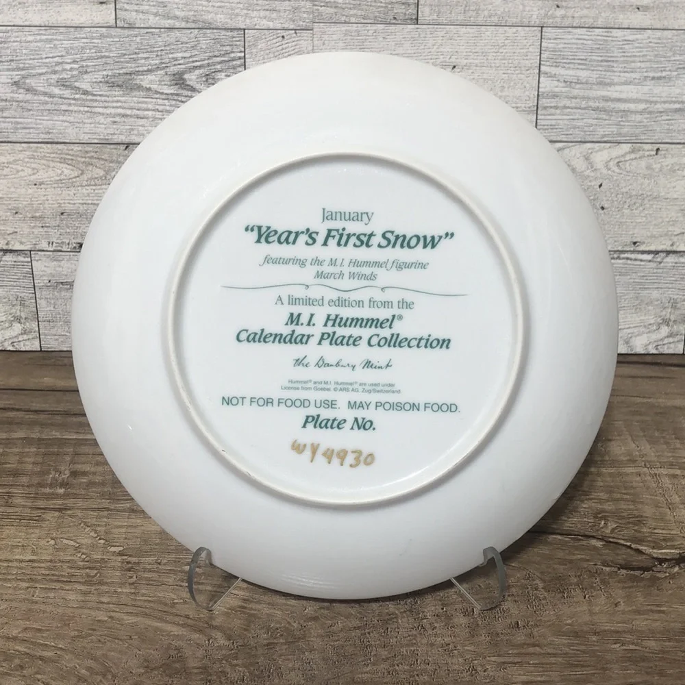 M.I Hummel January first years snow plate